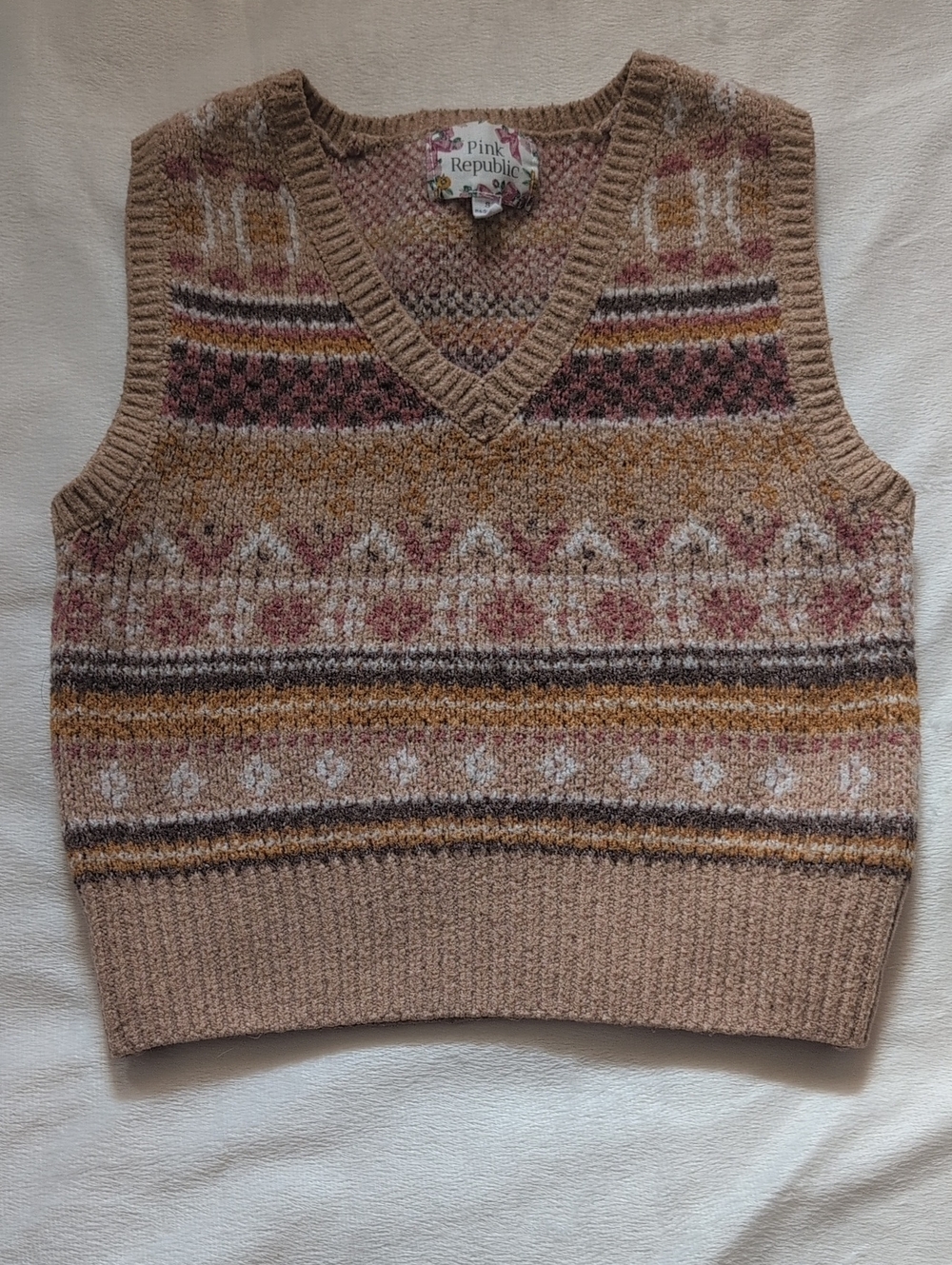 Pink Republic Fair Isle Knit V-Neck Vest in Beige, Rose and Mustard Size: S